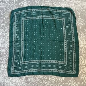 Abercrombie and fitch green square silk scarf, 29“